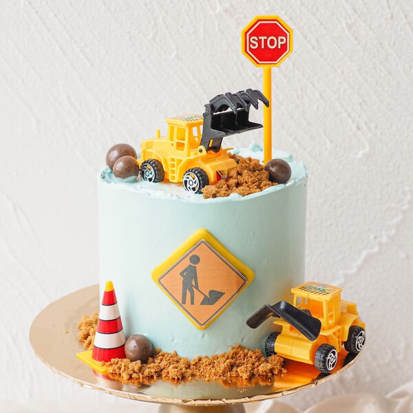 Builderbae Cake | Construction Theme Cake